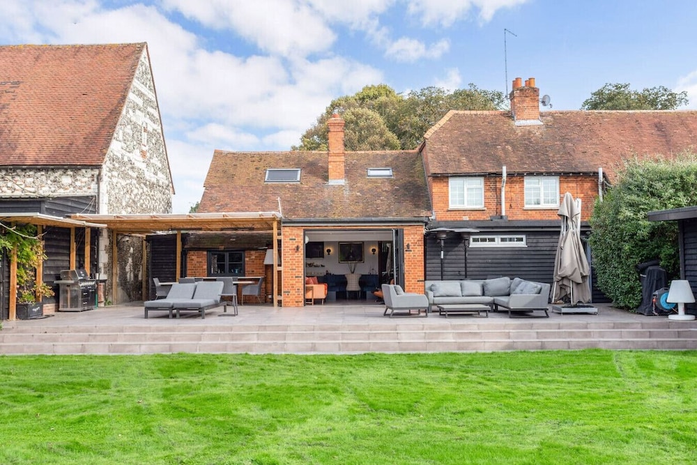Crazy Fox House - From 600 Per Night