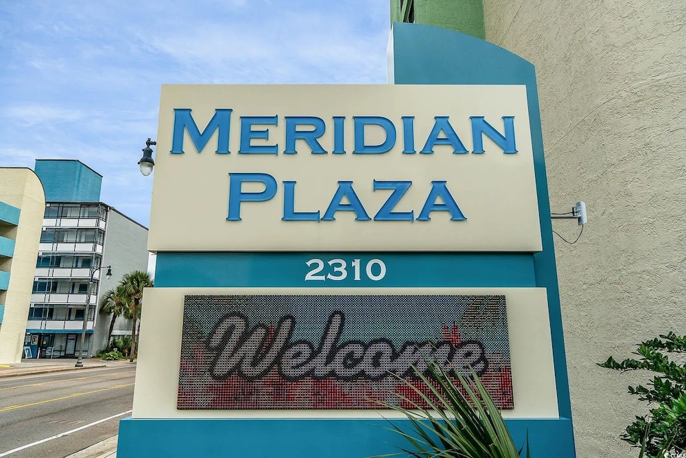 Meridian Plaza by Hosteeva