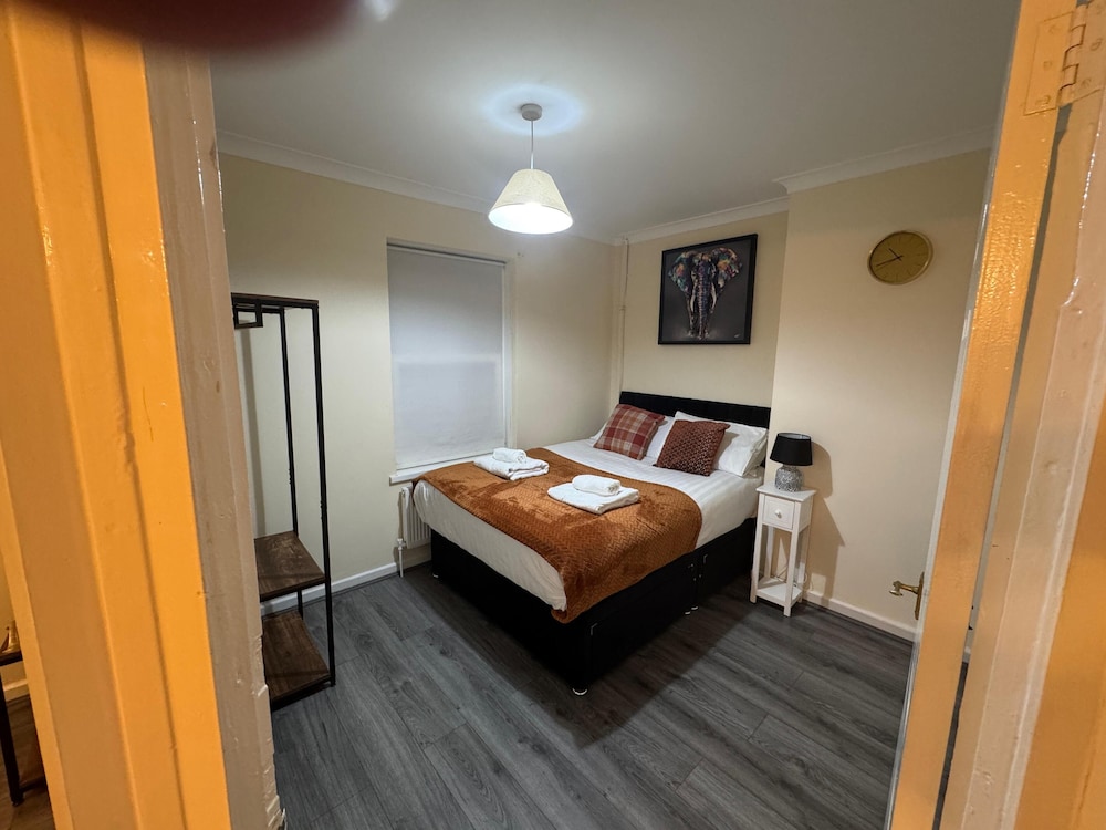 3BR House with Free WiFi All Over UK
