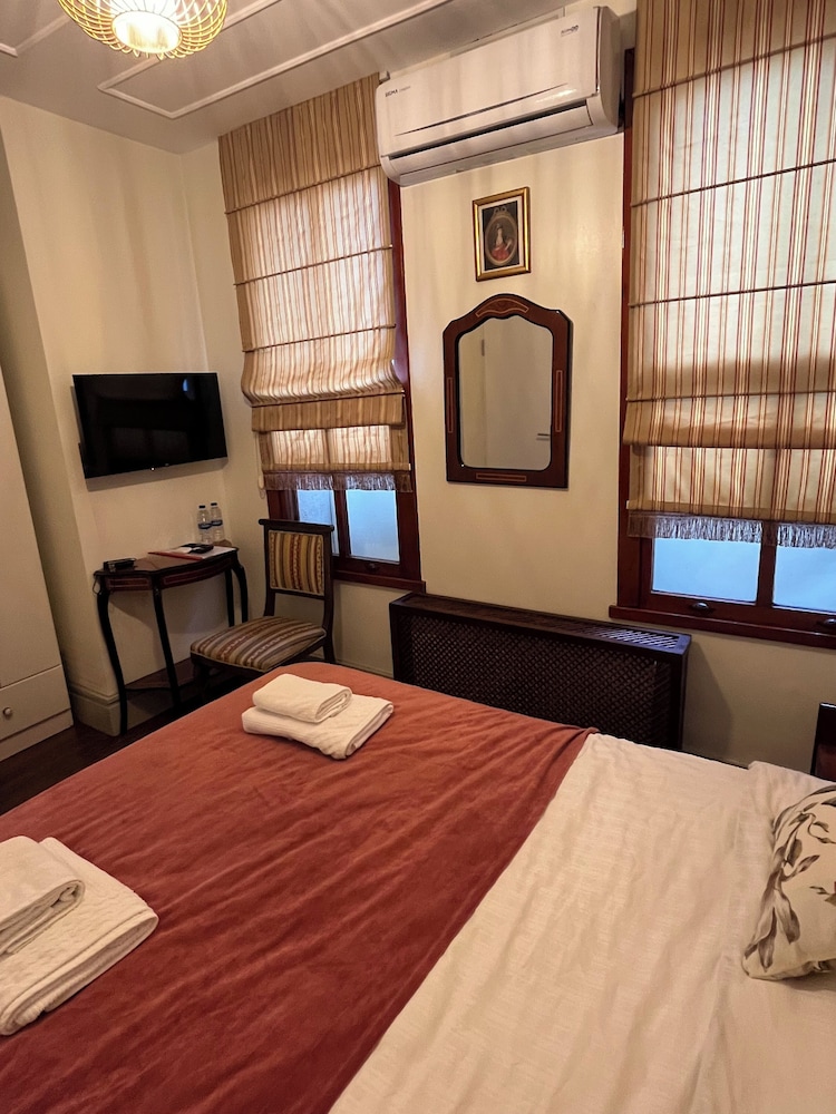 Levant Pension de Luxe