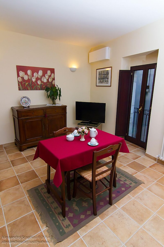 Conte Orsini Suite