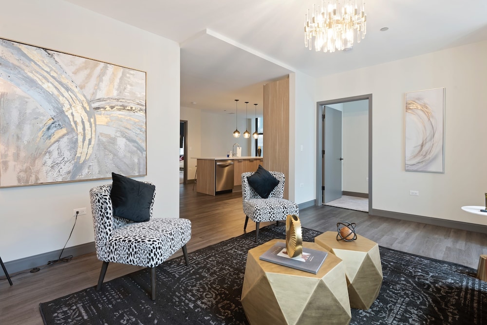 Central Location Exclusive Apts for Large Groups