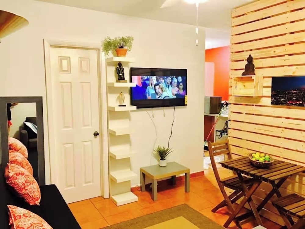 1BR Pet-friendly Condo w/ Parking & Backyard BBQ