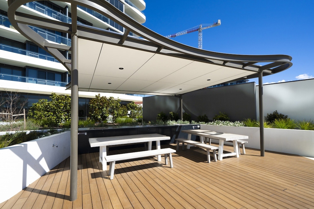 Modern 1-bed Apartment With Parking