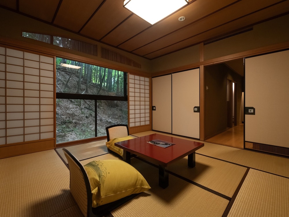 Yamanaka Onsen Kuriya Yasohachi