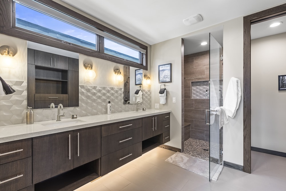 Nine Peaks 4 Bedroom Home