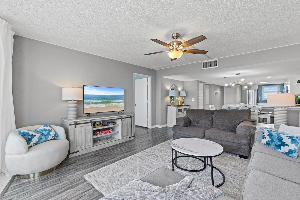 The Shores Club 1105