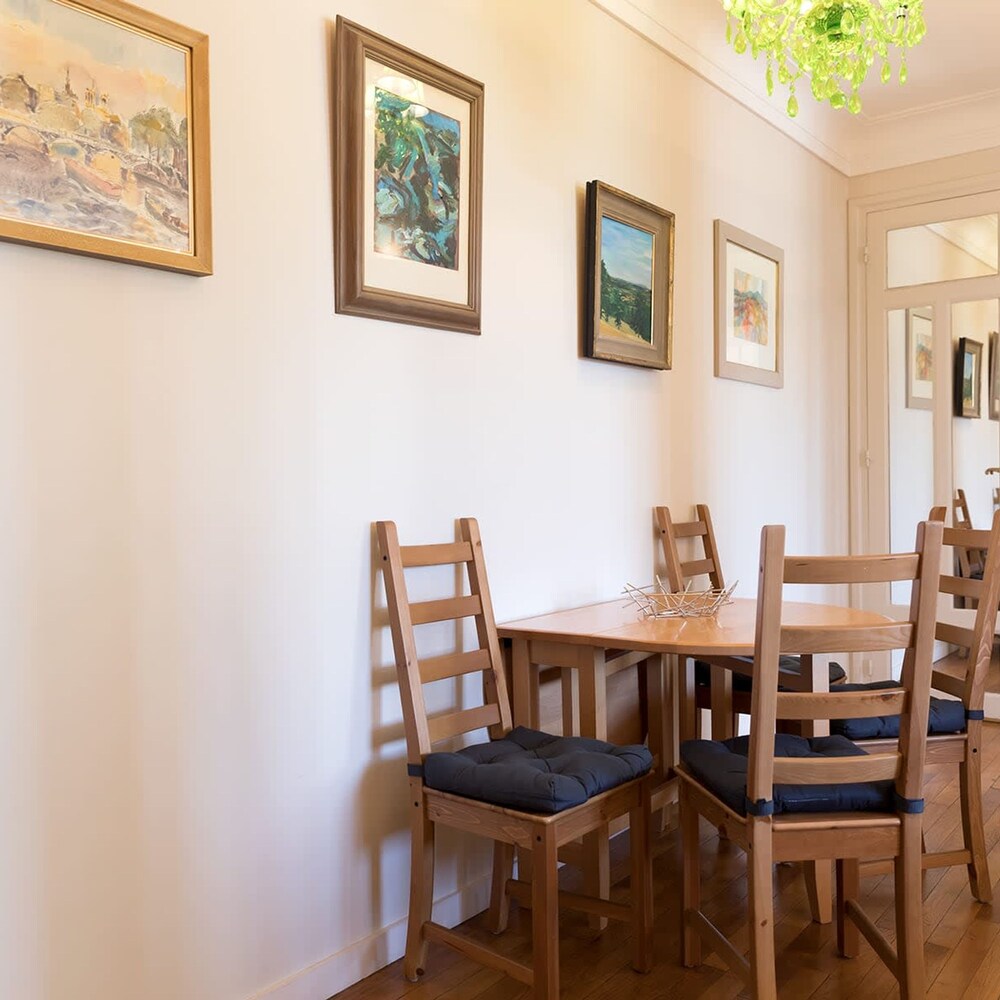 Eiffel Park Peaceful 1 Bedroom Apt Near the Eiffel Tower