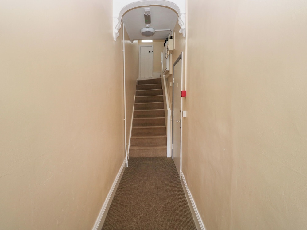 The English School, Flat 2