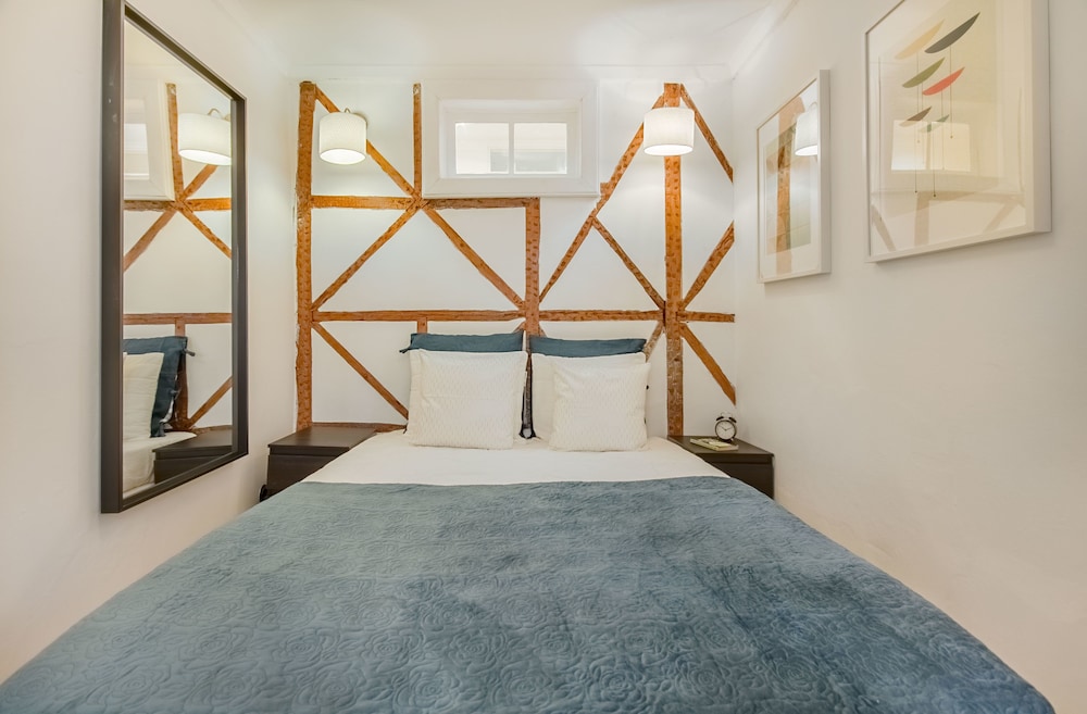Unique and Stylish Flat in Historic Lisbon view 5