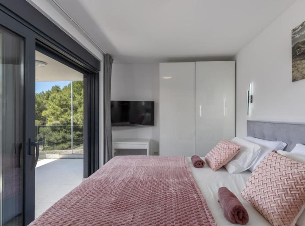 Charming Apartment Island Krk With Private Pool