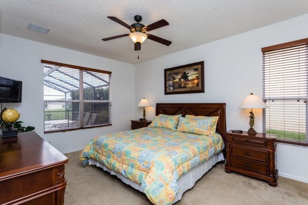 7BR Pool Home Emerald Island by SHV-8409