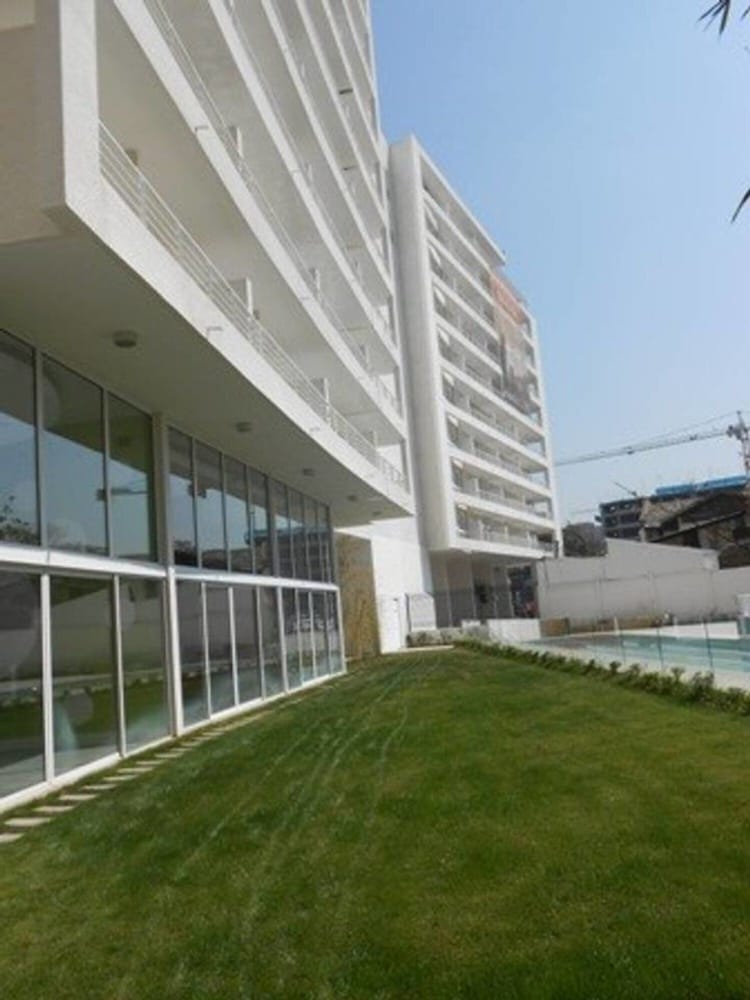 Modern Studio - w Pool Gym Steps Away From Metro