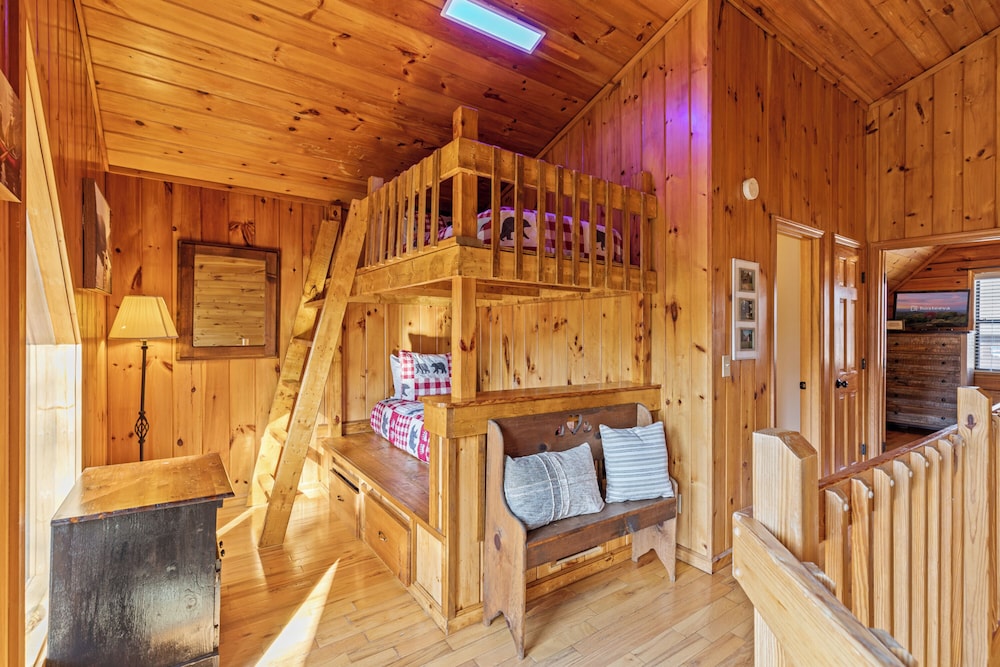 Bear Hideaway Cozy 3BR Cabin