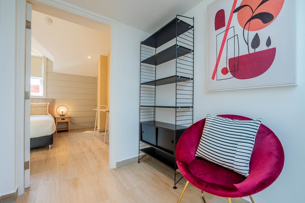w Homely 2BR With Balcony in Panama