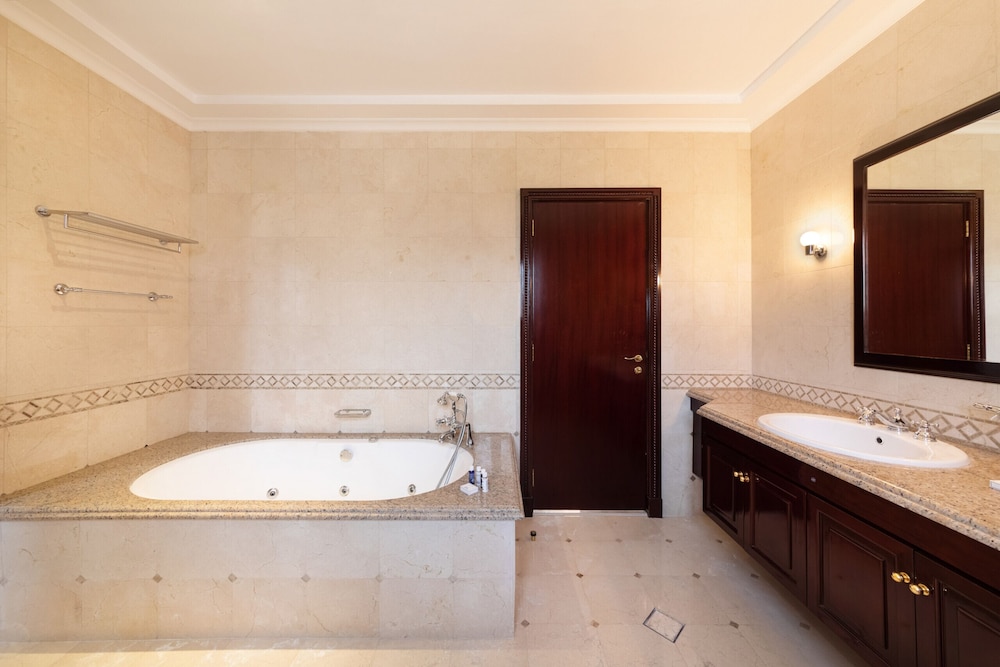 Beachfront Signature Villa - Mint Stay
