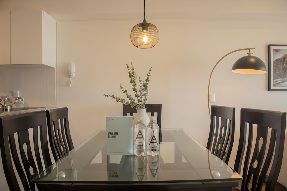 w Beautiful 3BR w Balcony in San Isidro