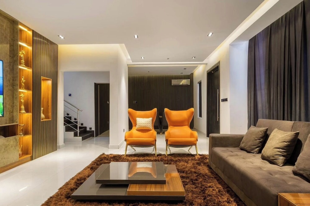 Metrohut Service Apartments