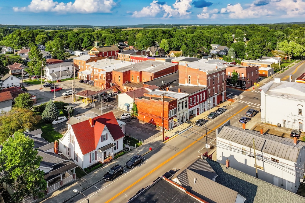 Walkable Group Getaway w/ Bikes in West Liberty!