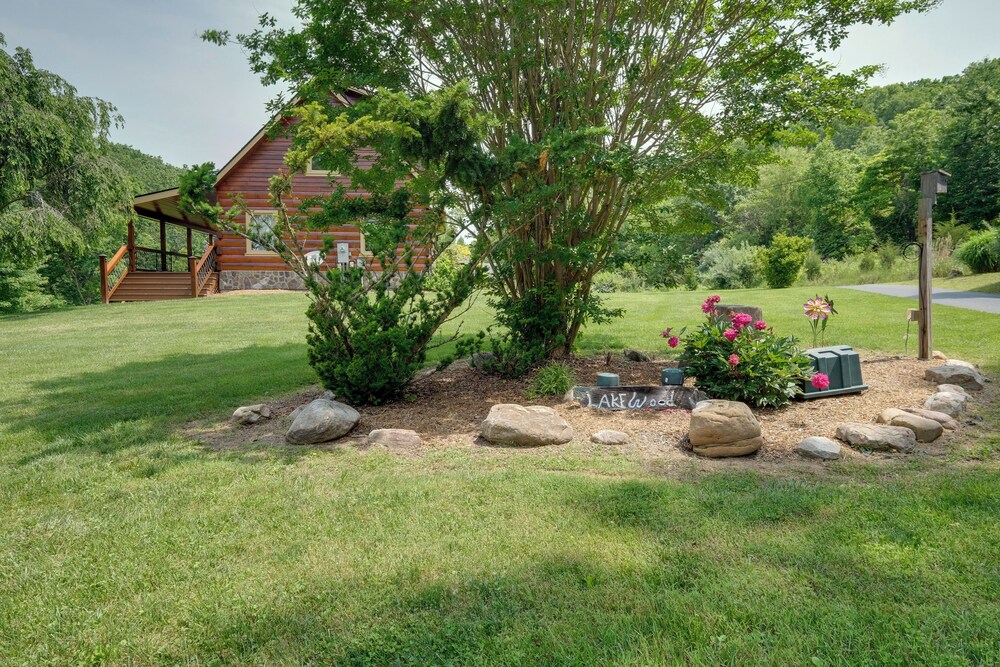 Lakewood Lodge Escape w/ Fire Pit view 4