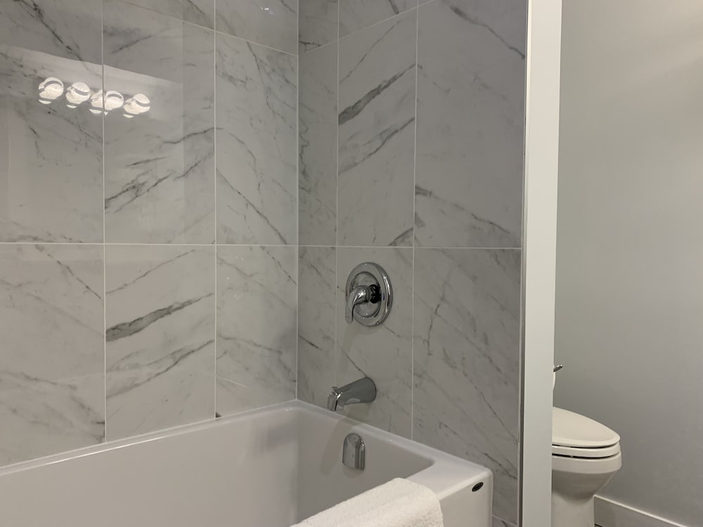 Canmore Vacations - A Lovely Studio with Full Kitchen  AC - Property Image 10