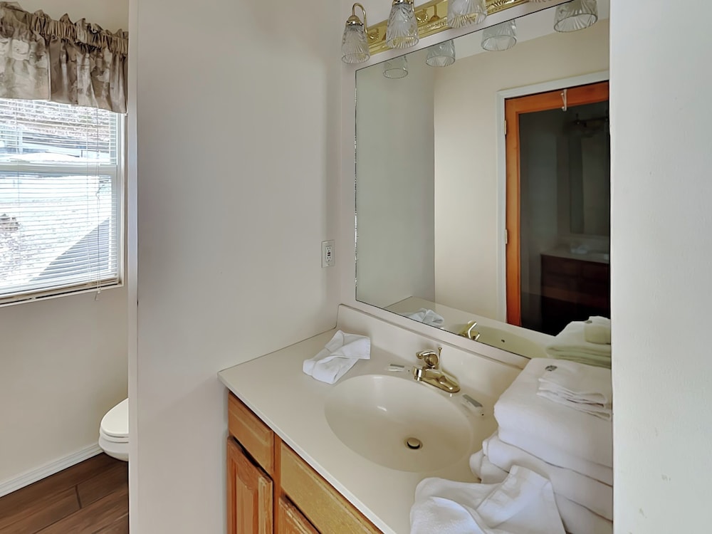 Brown Bear Chalet by Jackson Mountain Rentals