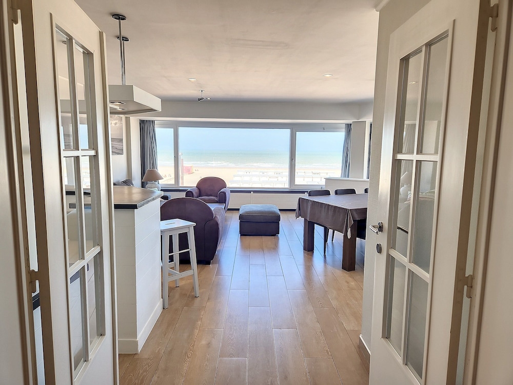 Apartment Albertstrand With Stunning Seafront View