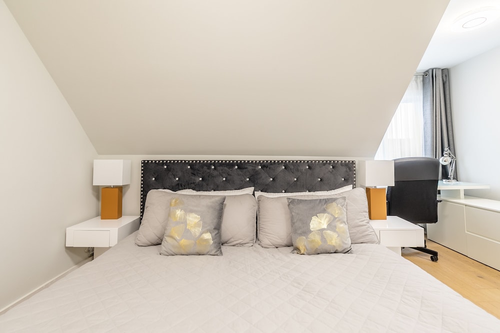 GLOBALSTAY. Fancy Downtown Apartments - Image 4