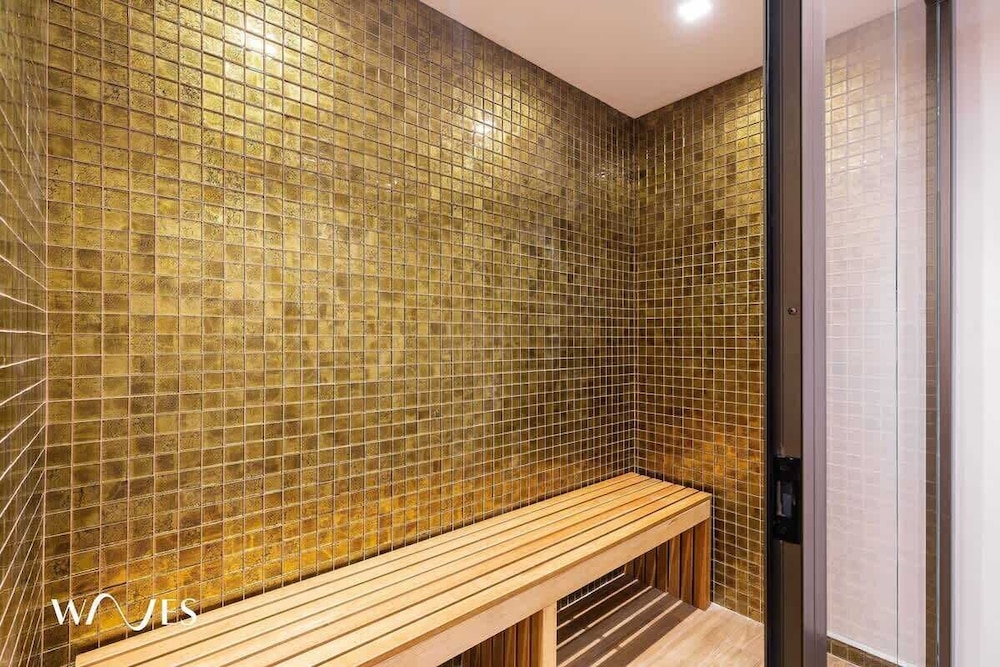 Luminous 2 BR With Roof Pool Close to Hotel Zone by Waves Management
