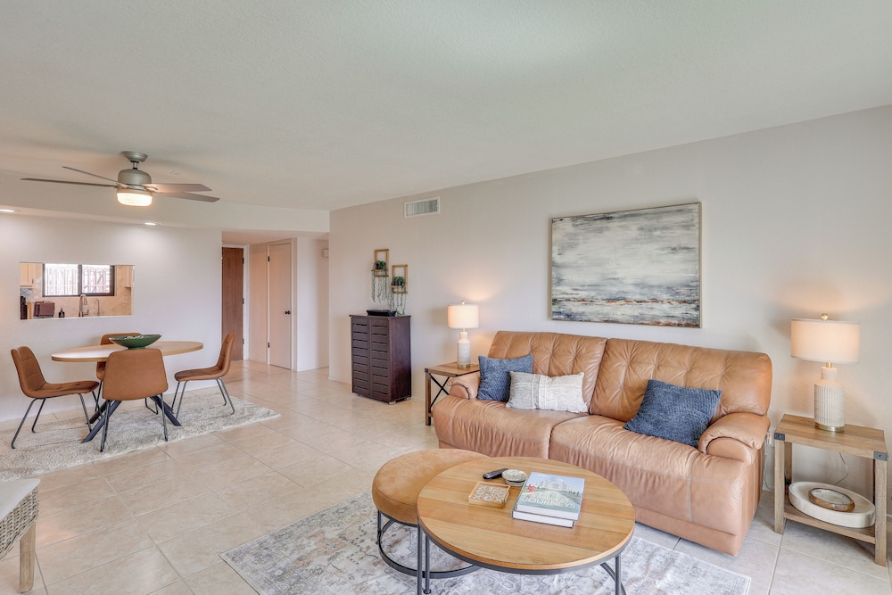 < 2 Mi to London Bridge: Chic Condo w/ Pool Access