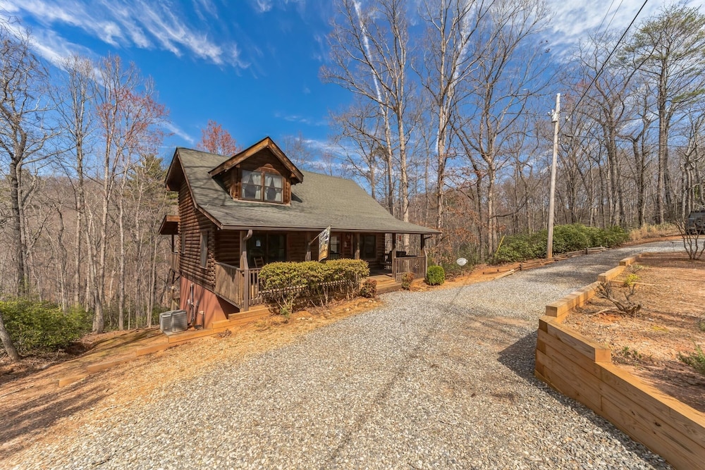 Beautiful Log Cabin In The Lake Lure- Close To Mirror Lake - Wifi 2 Bedroom Cabin by Sunscape Property Management view 3