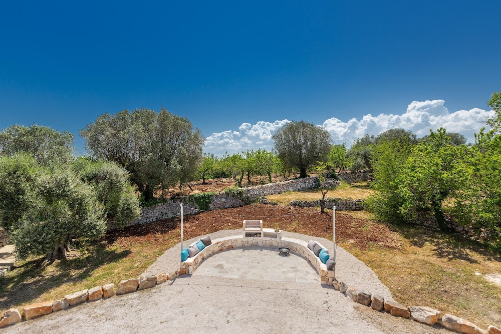 2526 Trullo Limone by Perle di Puglia view 4