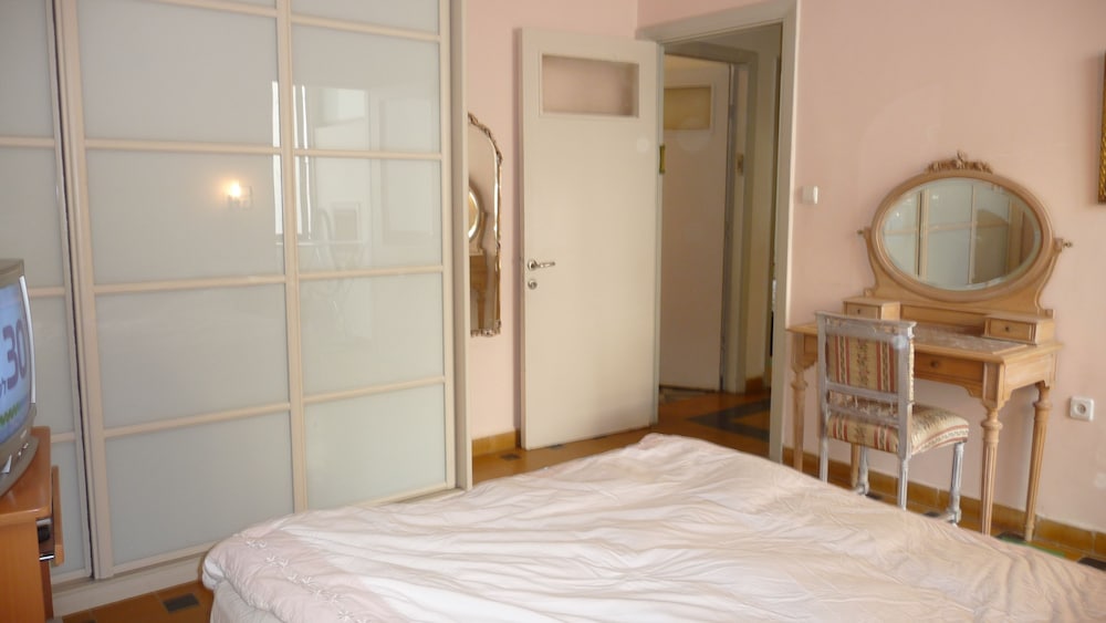 Elena Apartments