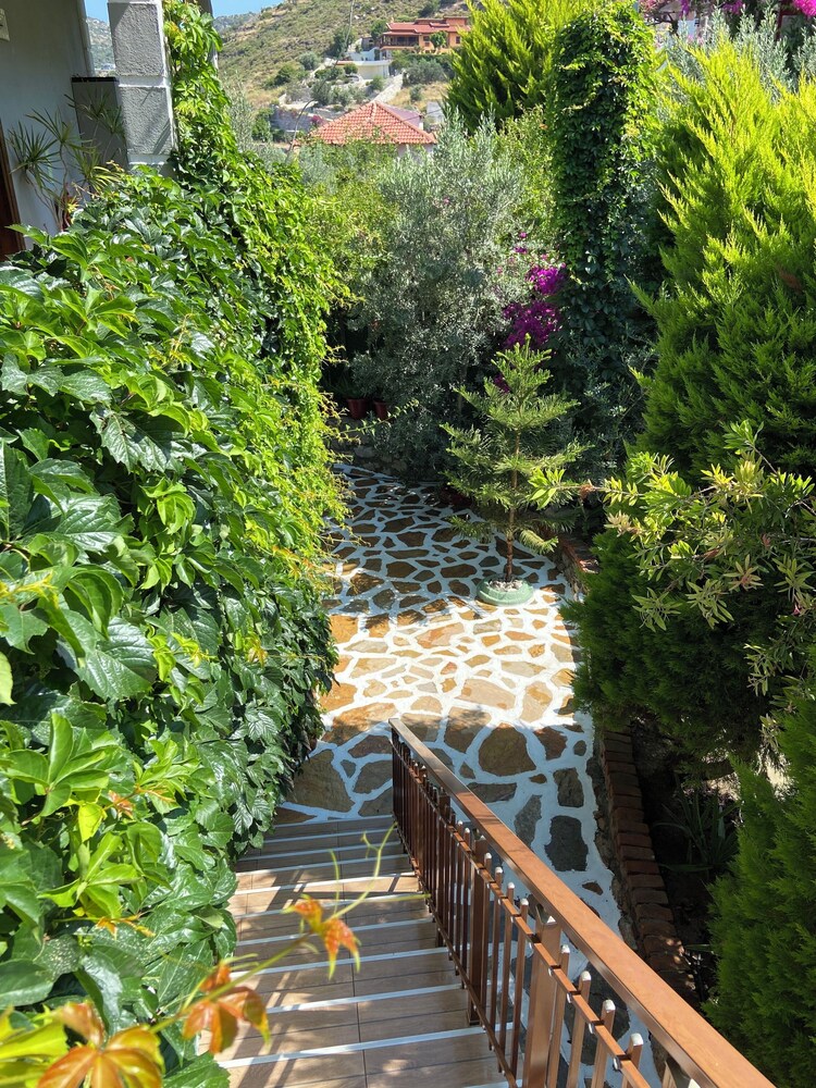 SUNA HOUSE