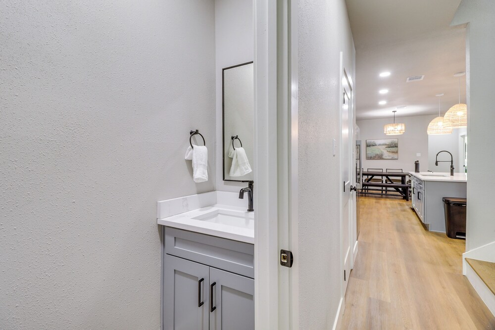 Townhome Near At&t Stadium: Great for Game Day!