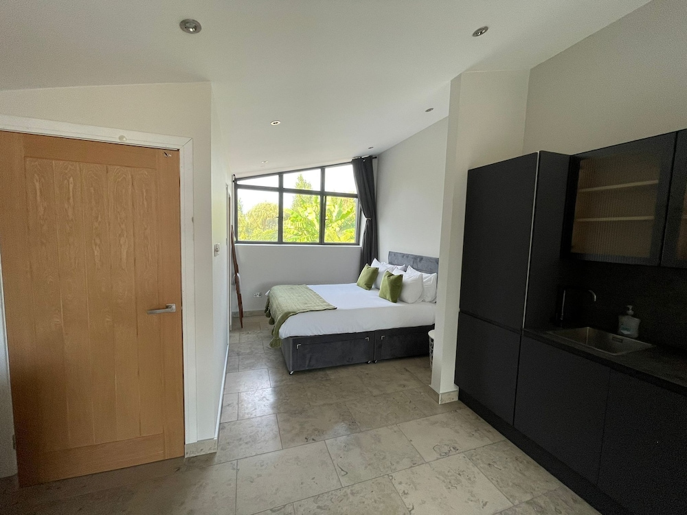 River View Guest House, Jacuzzi, Boat, Fire Hire view 5