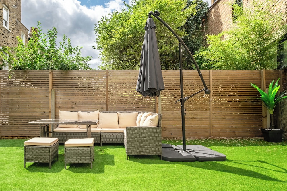 Luxury 4 Bedroom House in Central London