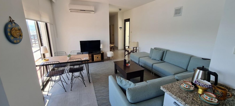 Amazing Flat w Shared Pool Near Beach in Milas view 2