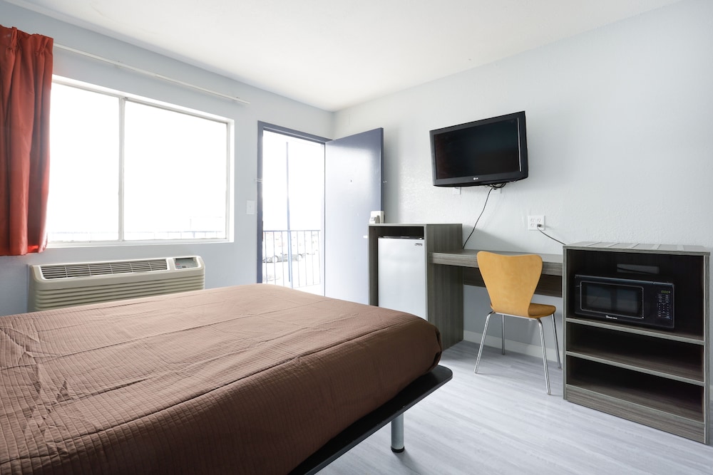 Hotel Rest Inn - Image 1