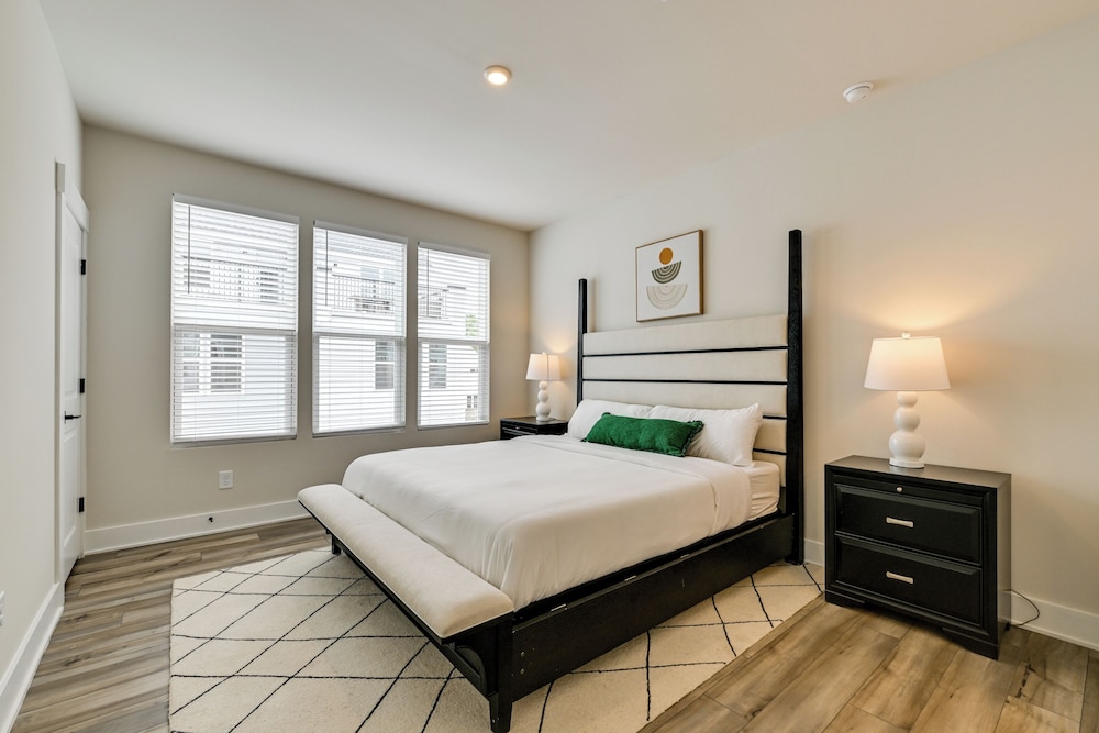 2 Mi to Uptown Charlotte: Family Townhome!