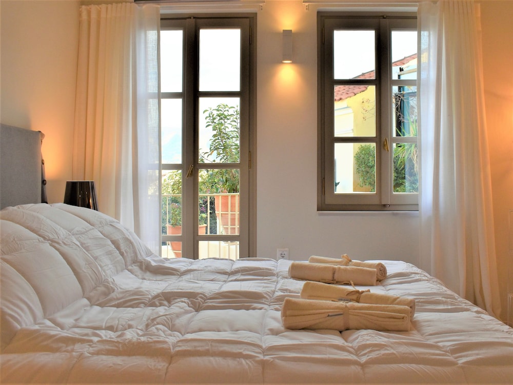 Acropolis Suites