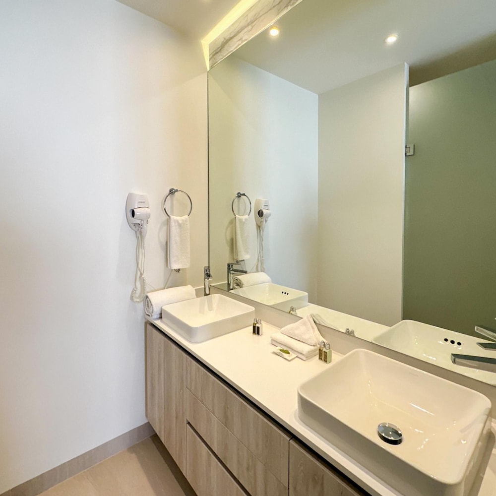 Brand New 6 Bedroom Penthouse