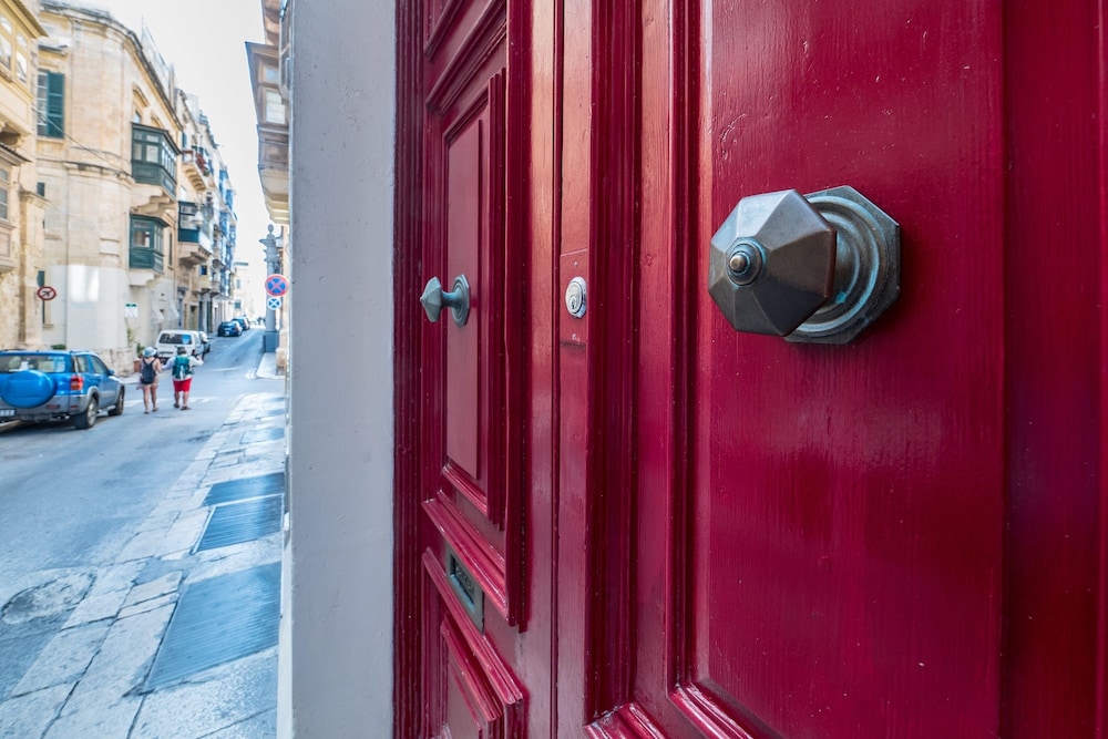 Valletta Archbishop Townhouse - Property Image 13