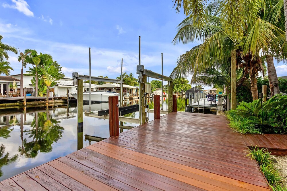 Flirty Flamingo Colorful Waterfront Escape w Pool