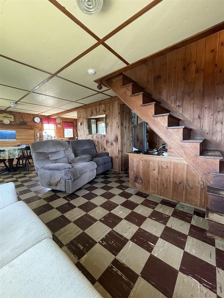 Paradise Point Limit 10 4 Bedroom Cottage by RedAwning view 2