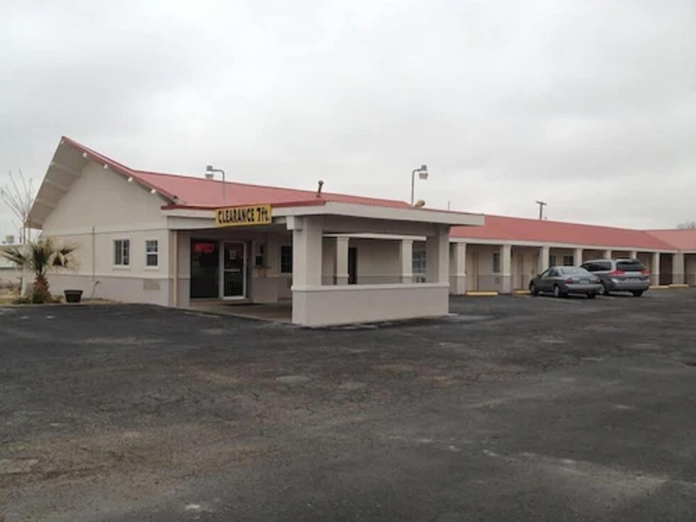 Fort Stockton Vacations - Budget Inn Fort Stockton - Property Image 1