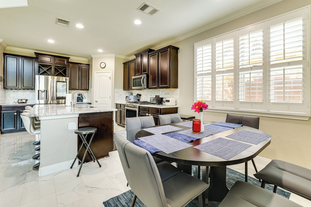 Group Getaway w/ Pool Access in San Antonio!