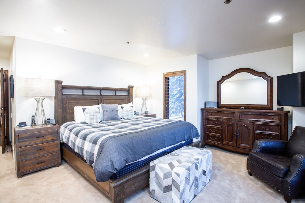 Ridgepoint at Deer Valley Resort - Three Bedroom with Hot Tub #124 3 Condo