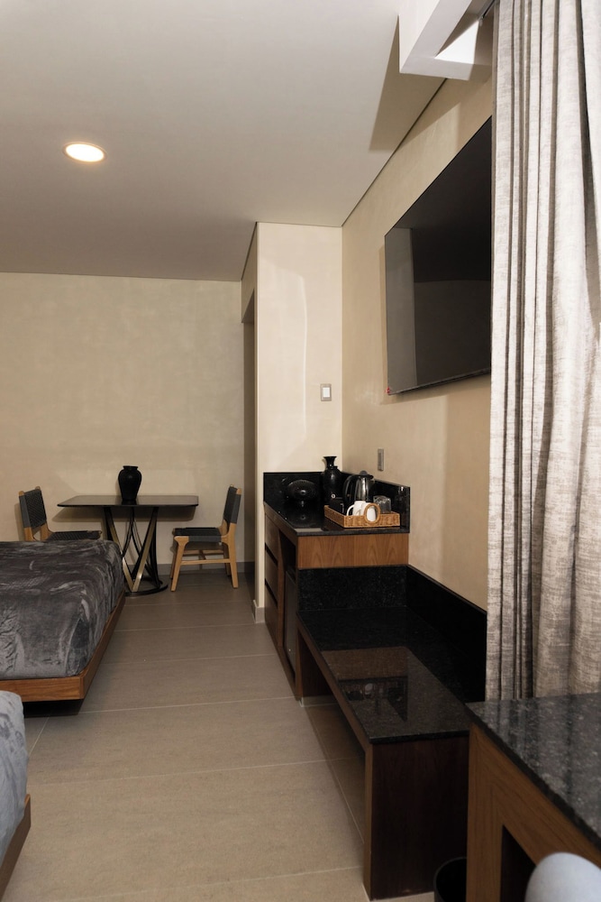 Hotel Zuma Colony