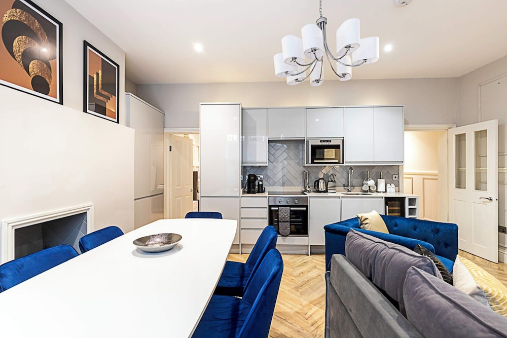 Beautiful Two Bedroom Abode in Notting Hill